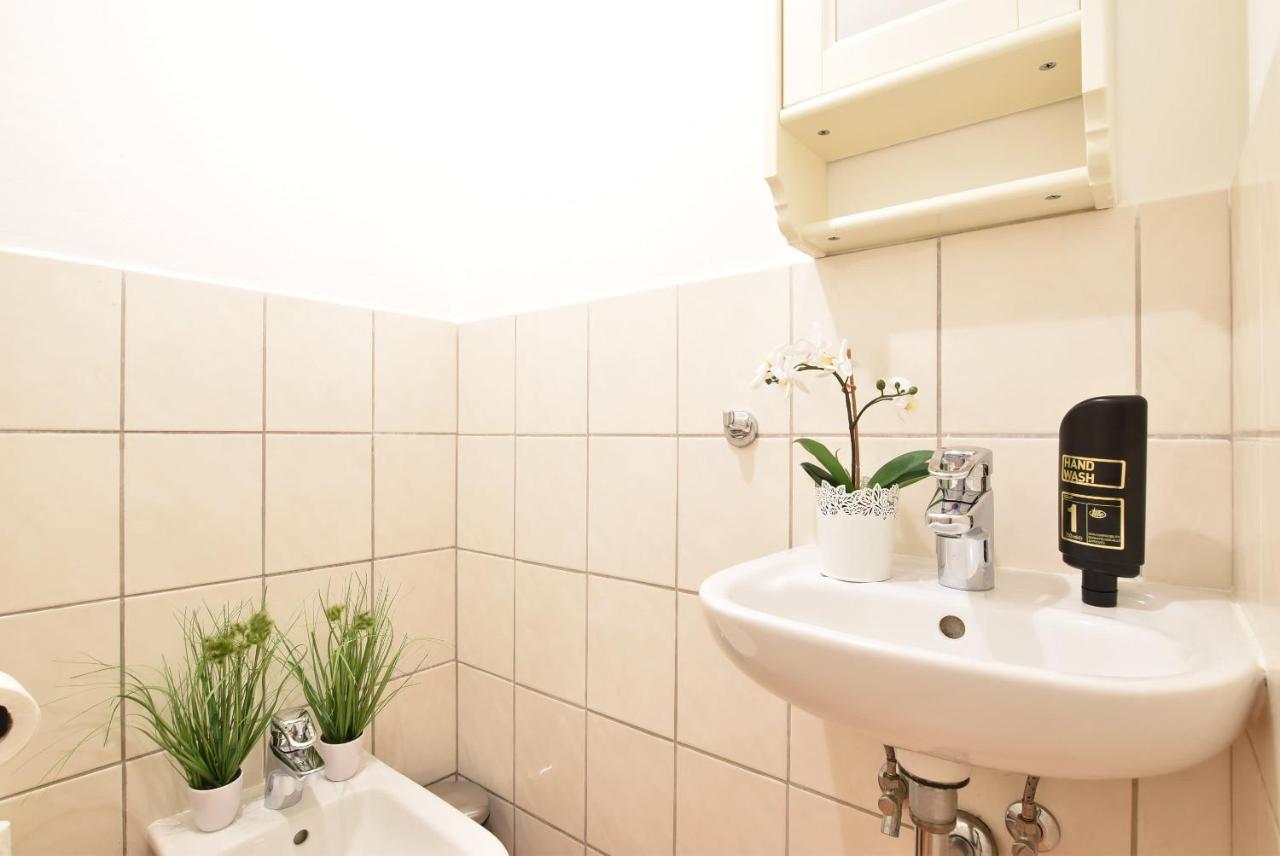 Riesiges Zentrales Apartment Mit Parkplatz Ίνσμπρουκ Εξωτερικό φωτογραφία