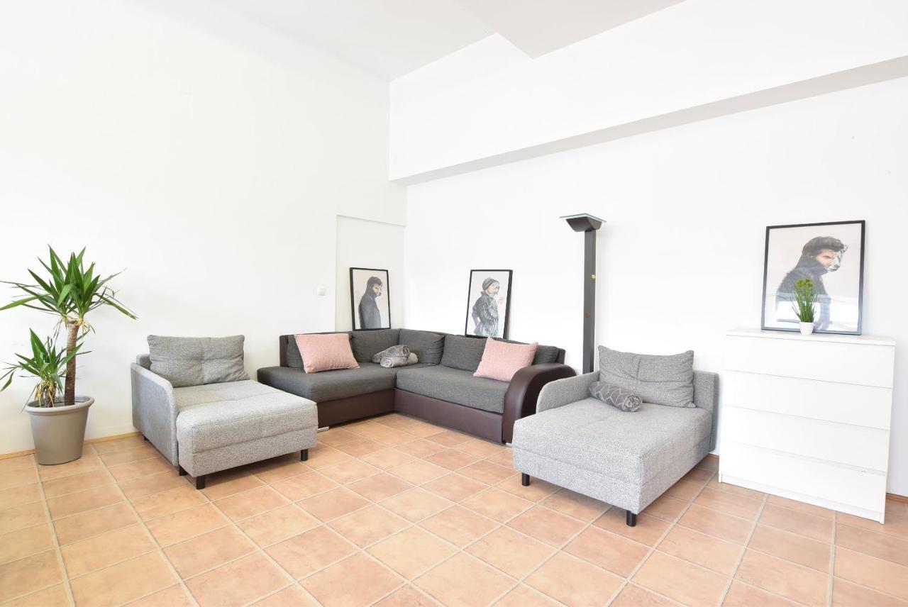 Riesiges Zentrales Apartment Mit Parkplatz Ίνσμπρουκ Εξωτερικό φωτογραφία
